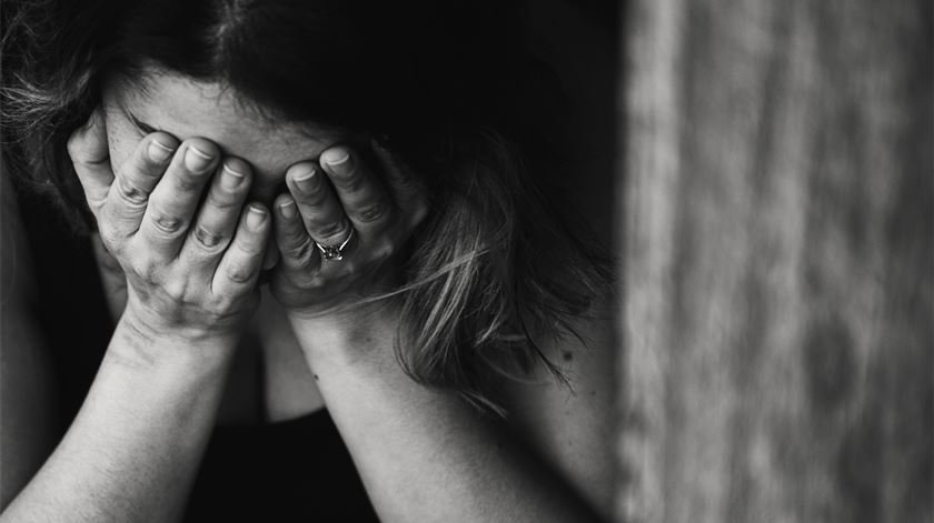 mulher tristeza depressao violencia foto dr18828420 base