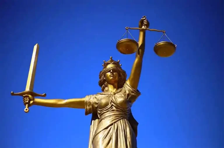 Origem e significado do simbolo da Justica Bernadete Alves