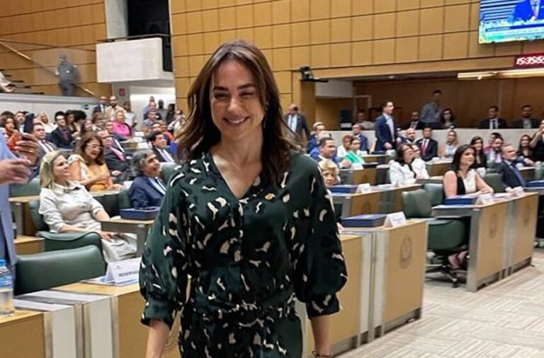 ana carolina serra 270923