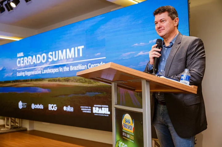 Moises Schmidt summit 15042025