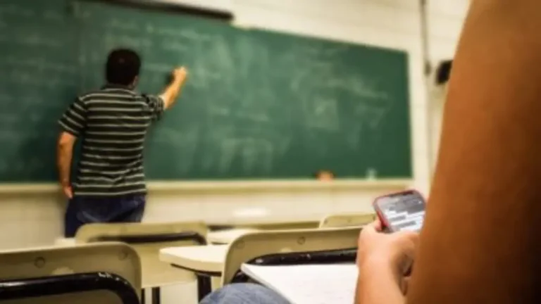 proibido celulares nas escolas 24092025