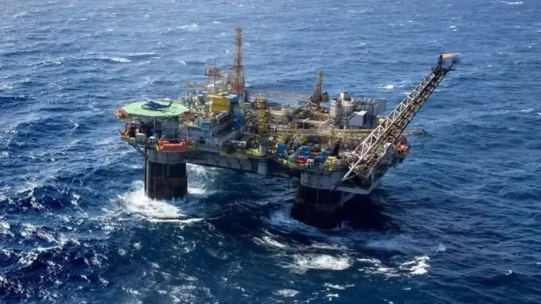 Plataforma de petroleo 17112025
