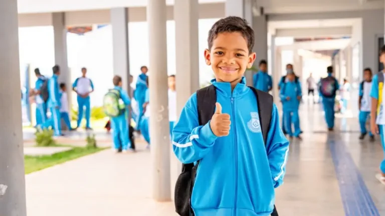 LEM entrega kits escolares 09022026