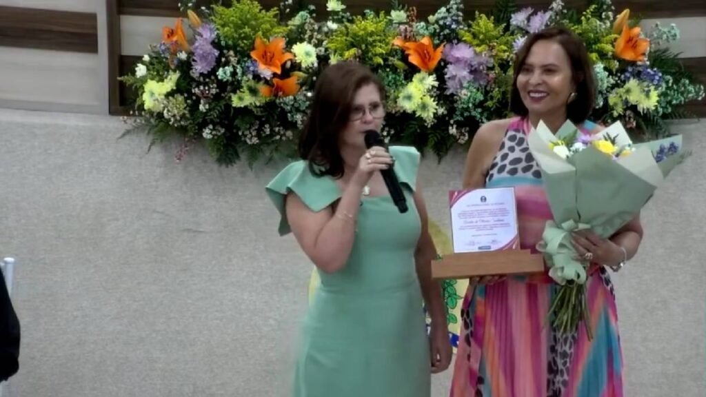 Aurilia Oliveira, homenageada pela vereadora Carmélia da Mata 11032026 Aurilia Oliveira, homenageada pela vereadora Carmélia da Mata 11032026