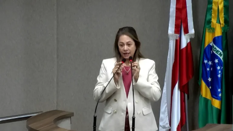 Dicíola Baqueiro discursa na Tribuna da Câmara de Barreiras 03032026