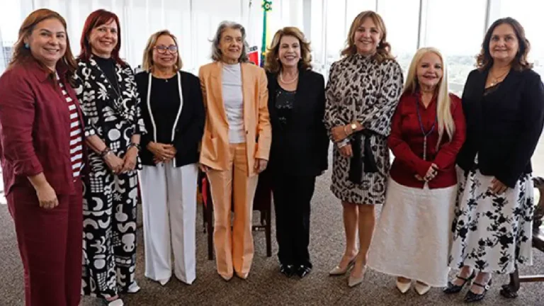 Presidentes dos TREs se reuniram com a ministra Cármen Lúcia nesta terça (24). Foto Alejandro Zambrana Secom TSE