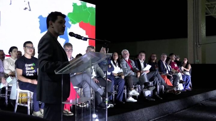 Reitor da UFOB, Jaques Mirante durante pronunciamento de recepção ao Ministro Camilo Santana 18032026