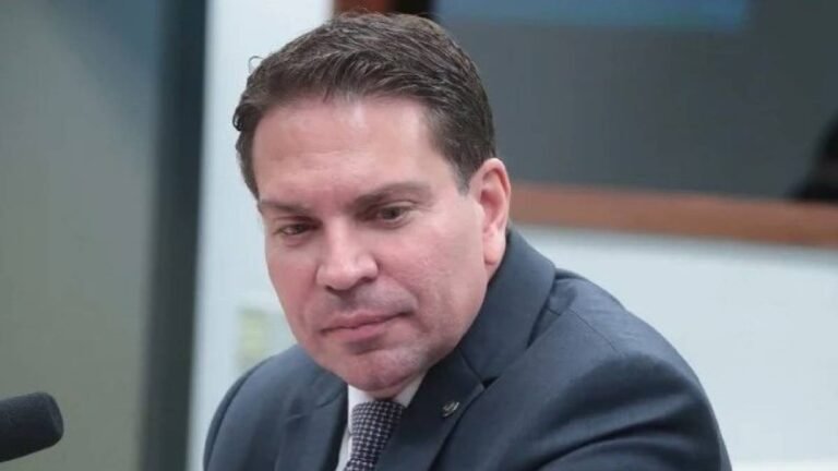 Ex deputado Alexandre Ramagem é preso pelo serviço de imigração dos EUA após meses de fuga