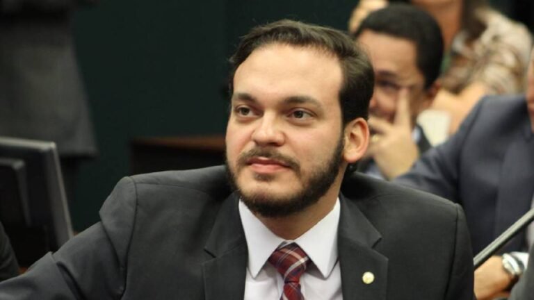 Ex deputado federal Uldurico Júnior é preso por suspeita de envolvimento em fuga de detentos em Eunápolis