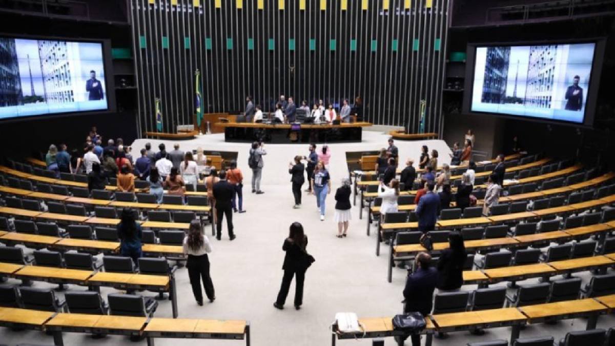 Câmara prioriza agro e vota projetos sobre fertilizantes, seguro rural e combate a crimes digitais contra crianças.