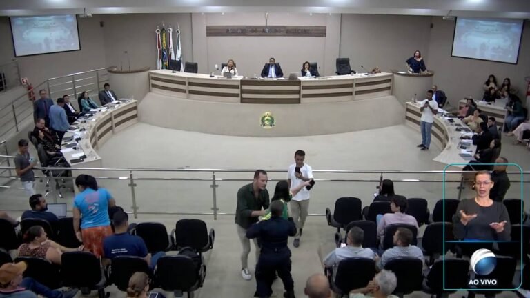 Carmélia da Mata é ofendida em plenário e servidora precisa ser contida pela guarda em Barreiras