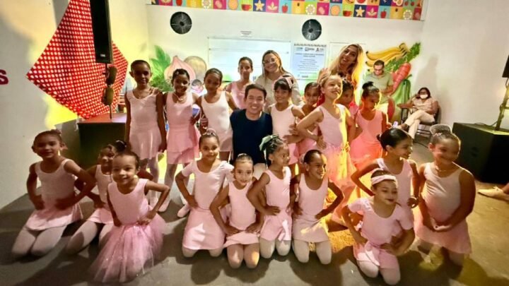 Crianças atendidas pelos projetos sociais do instituto fizeram apresentação de ballet