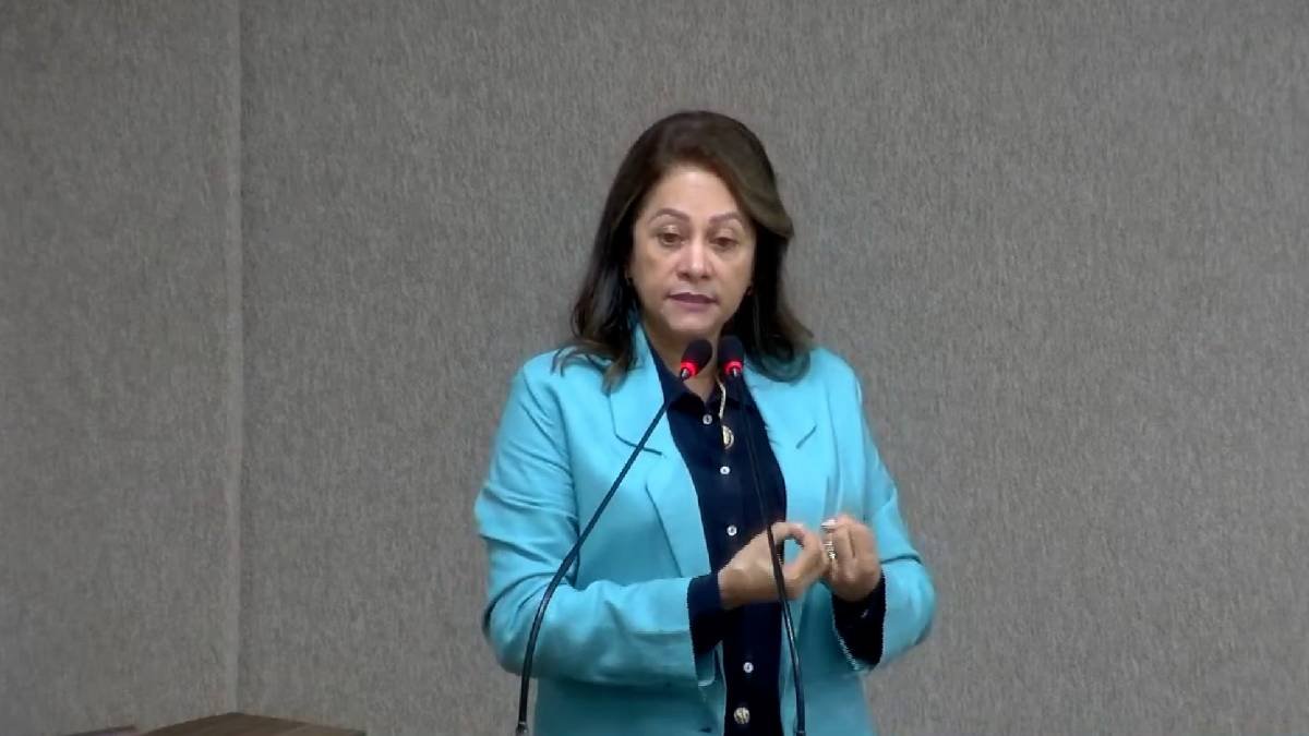 Dicíola Baqueiro defende empréstimo de R$ 140 milhões e classifica exonerações como “regra do jogo político”