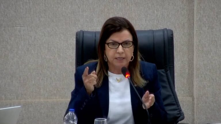 Dra. Graça Melo propõe Hospital Universitário e CPI para investigar estrutura de apadrinhamento na prefeitura de Barreiras.