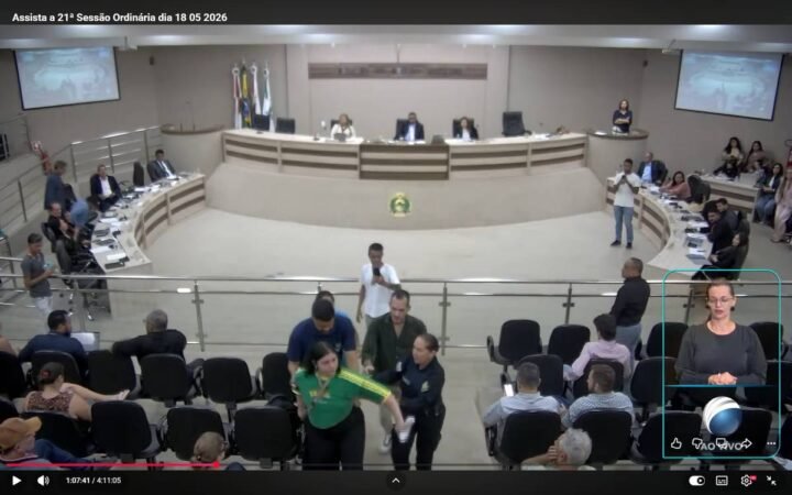 Guarda Municipal acompanha saída de Cindy do plenário