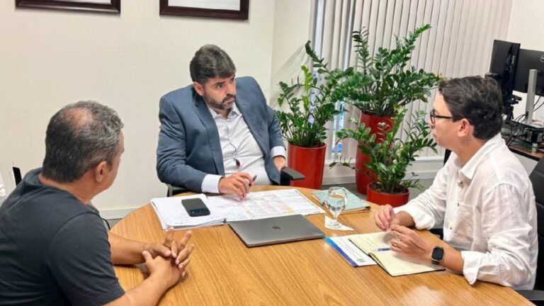 João Felipe articula investimentos para o Oeste e apresenta demandas da Aldeia Atikum ao Governo do Estado.