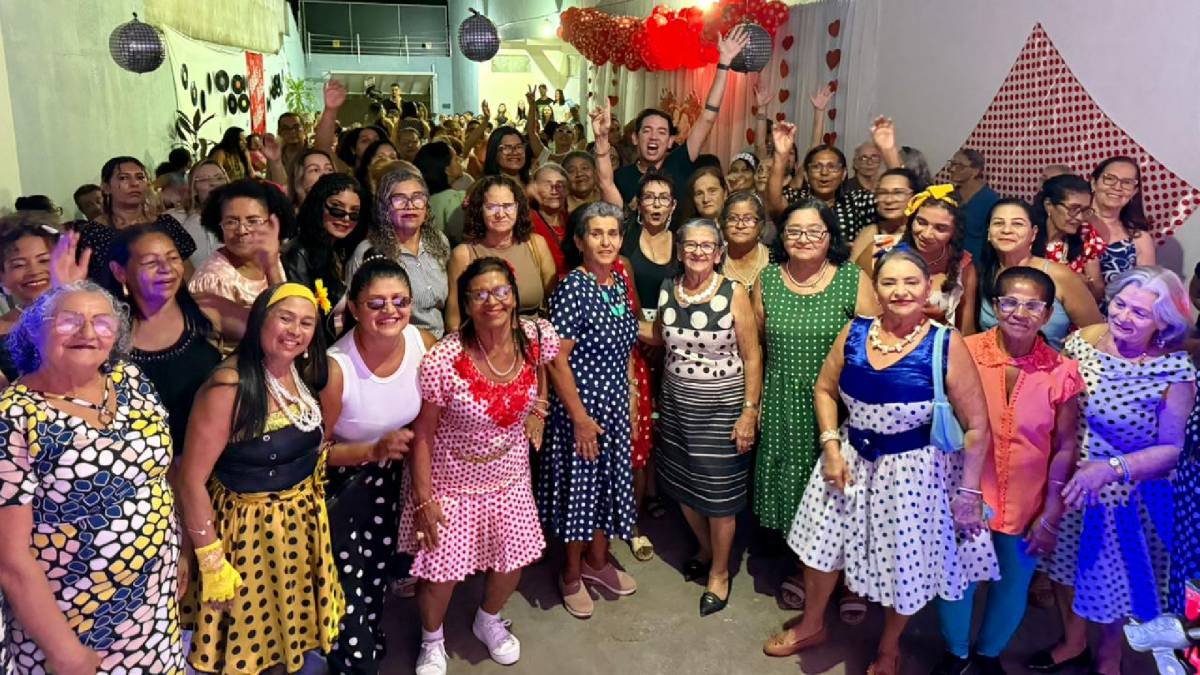 João Felipe participa de baile em homenagem ao Dia das Mães na Vila dos Funcionários em Barreiras