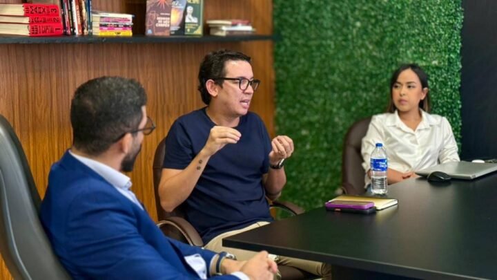 João Felipe reunido com advogados