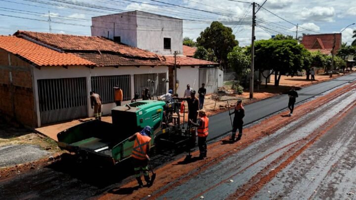 LEM supera 53 mil m² de vias recuperadas com novas frentes de asfalto LEM supera 53 mil m² de vias recuperadas com novas frentes de asfalto