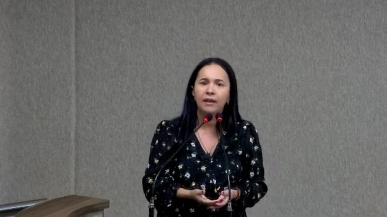 Teteia Chaves denuncia demissões desumanas e dispara “O gato está comendo o dinheiro do orçamento”.