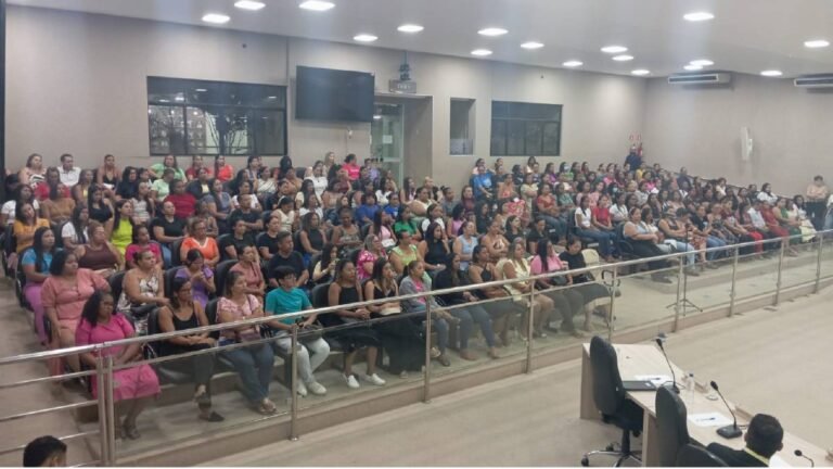 “Vamos fazer greve” cuidadoras lotam Câmara de Barreiras e denunciam desrespeito, perseguição e salário que não fecha