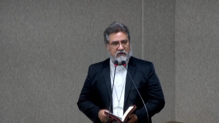 Bispo diocesano Dom Moacir Silva Arantes