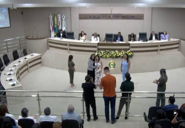 Câmara de Barreiras celebra os 20 anos do Hospital do Oeste e homenageia pioneiros da saúde regional