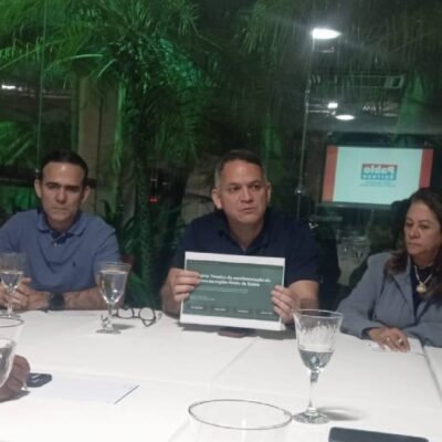 Pablo Barrozo defende industrialização do interior e união regional em sabatina com a imprensa no Oeste