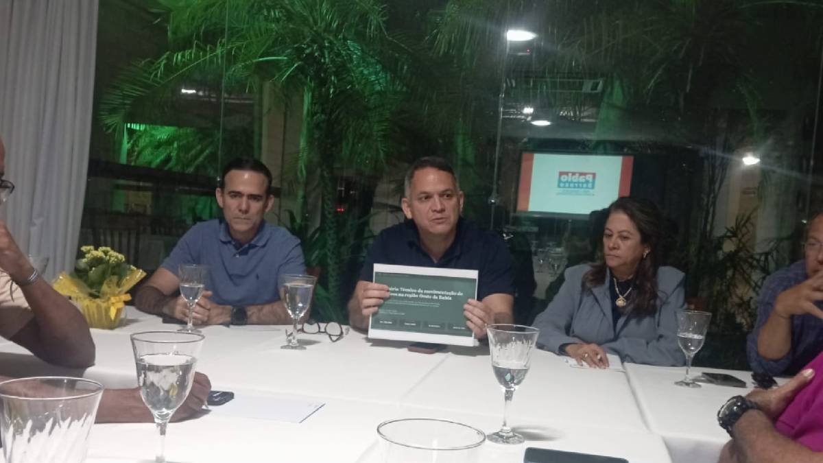 Pablo Barrozo defende industrialização do interior e união regional em sabatina com a imprensa no Oeste