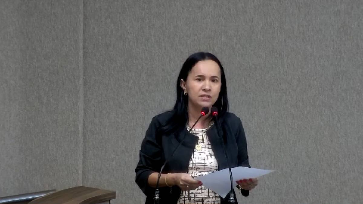 Teteia Chaves denuncia disparidade em custos de serviços elétricos e cobra instalação de CPI em Barreiras.